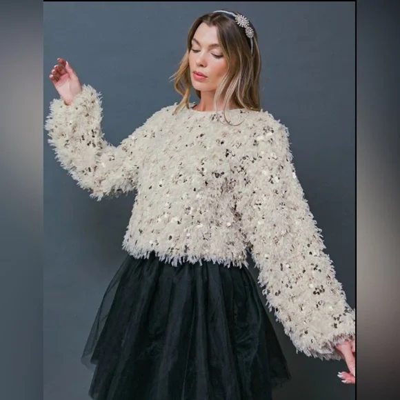 Elle Sequin Woven Top - Picture 4 of 10